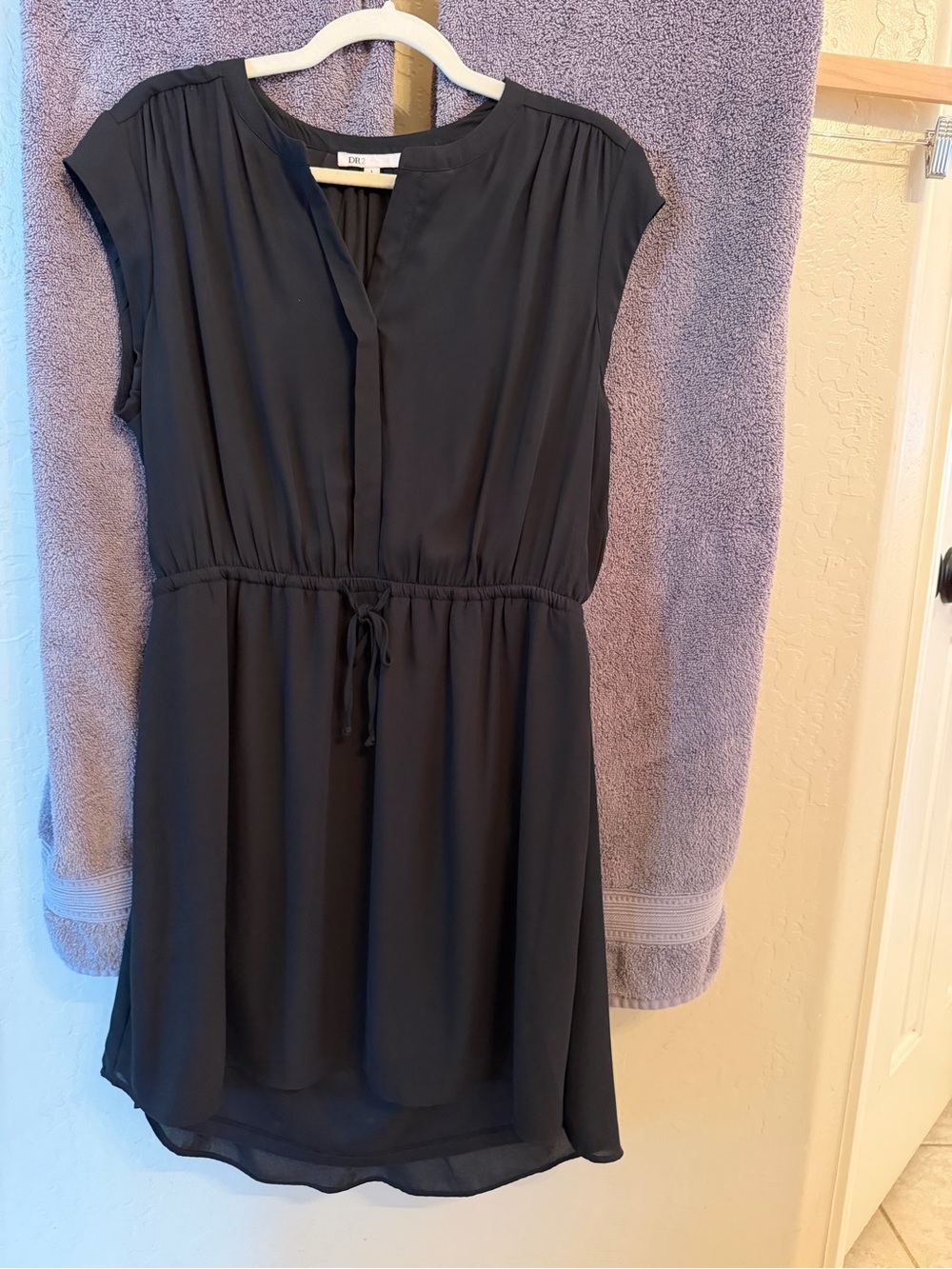 DR2 Black Cap-Sleeve Drawstring Tunic Dress